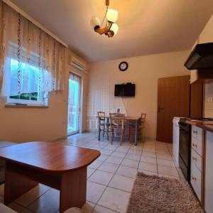 Pula, 5 apartmana i bazen, uređeno