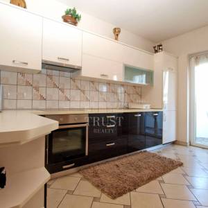 Pula, 5 apartmana i bazen, uređeno