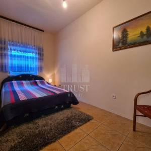 Pula, 5 apartmana i bazen, uređeno