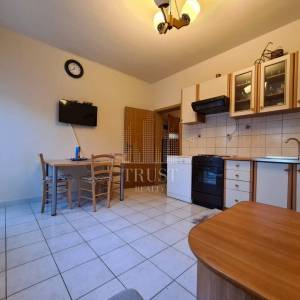 Pula, 5 apartmana i bazen, uređeno