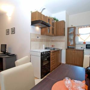 Pula, 5 apartmana i bazen, uređeno