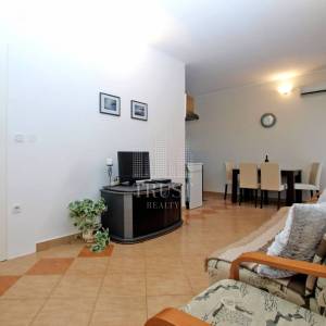 Pula, 5 apartmana i bazen, uređeno