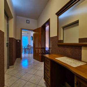 Pula, 5 apartmana i bazen, uređeno