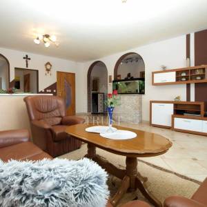 Pula, 5 apartmana i bazen, uređeno