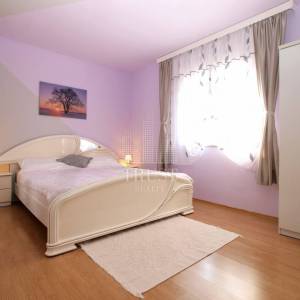 Pula, 5 apartmana i bazen, uređeno