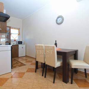 Pula, 5 apartmana i bazen, uređeno