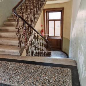 Pula, cijela etaža u povijesnoj vili, 160m2, s garažom i okućnicom