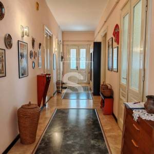 Pula, cijela etaža u povijesnoj vili, 160m2, s garažom i okućnicom