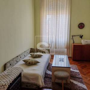 Pula, cijela etaža u povijesnoj vili, 160m2, s garažom i okućnicom