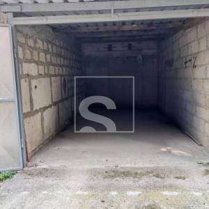 Pula, cijela etaža u povijesnoj vili, 160m2, s garažom i okućnicom