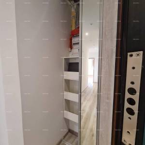 Pula – renoviran dvosobni stan u centru, 72,83 m². Stan se nalazi na glavnoj  tržnici.