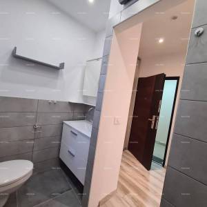 Pula – renoviran dvosobni stan u centru, 72,83 m². Stan se nalazi na glavnoj  tržnici.