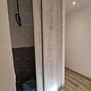 Pula – renoviran dvosobni stan u centru, 72,83 m². Stan se nalazi na glavnoj  tržnici.