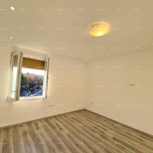 Pula – renoviran dvosobni stan u centru, 72,83 m². Stan se nalazi na glavnoj  tržnici.