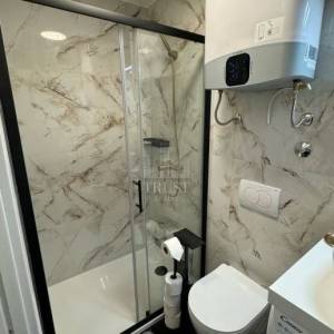 PULA – STROGI CENTAR | LUKSUZNO UREĐEN JEDNOSOBNI STAN S TERASOM | 28 m²