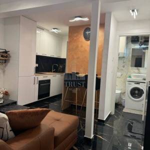 PULA – STROGI CENTAR | LUKSUZNO UREĐEN JEDNOSOBNI STAN S TERASOM | 28 m²