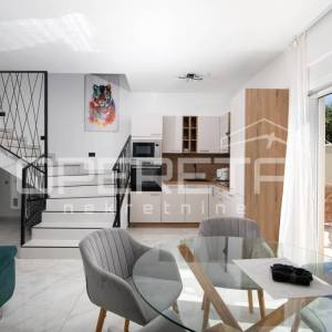 PULA, VALDEBEK – SMART-HOME villa s jacuzzijem na top lokaciji!