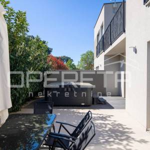 PULA, VALDEBEK – SMART-HOME villa s jacuzzijem na top lokaciji!