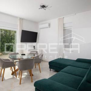 PULA, VALDEBEK – SMART-HOME villa s jacuzzijem na top lokaciji!