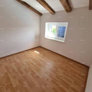 Renovirana kamena kuća s bazenom – mirno selo blizu Svetvinčenta