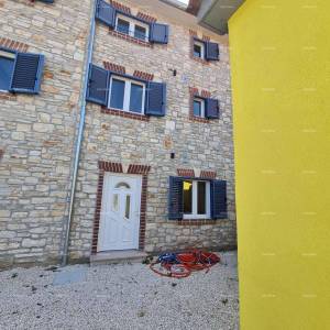 Renovirana kamena kuća s bazenom – mirno selo blizu Svetvinčenta