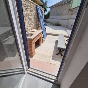 Renovirana kamena kuća s bazenom – mirno selo blizu Svetvinčenta