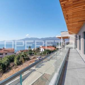 Rijeka – Bivio: Ekskluzivni penthouse s krovnom terasom, privatnim bazenom i pan