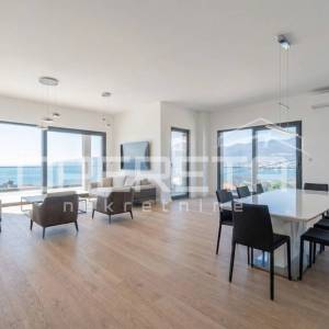 Rijeka – Bivio: Ekskluzivni penthouse s krovnom terasom, privatnim bazenom i pan