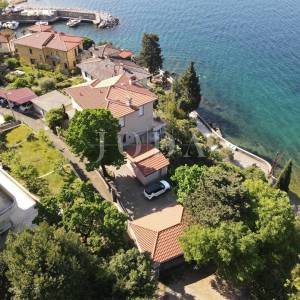 Rijeka, Kantrida, stan i garsonijera u kući na samoj morskoj obali, vlastiti izlaz na more