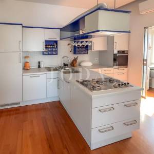 Rijeka, Kantrida, stan i garsonijera u kući na samoj morskoj obali, vlastiti izlaz na more