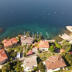 Rijeka, Kantrida, stan i garsonijera u kući na samoj morskoj obali, vlastiti izlaz na more