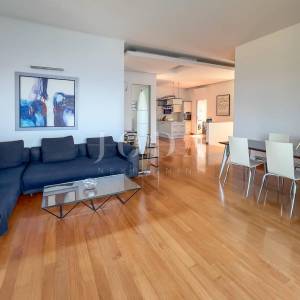 Rijeka, Kantrida, stan i garsonijera u kući na samoj morskoj obali, vlastiti izlaz na more