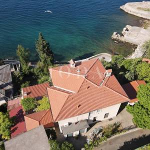 Rijeka, Kantrida, stan i garsonijera u kući na samoj morskoj obali, vlastiti izlaz na more