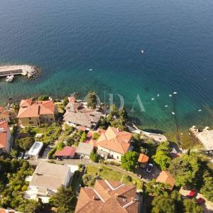 Rijeka, Kantrida, stan i garsonijera u kući na samoj morskoj obali, vlastiti izlaz na more