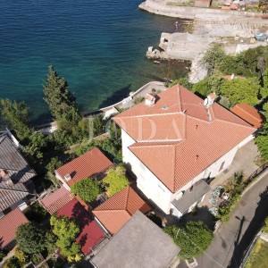 Rijeka, Kantrida, stan i garsonijera u kući na samoj morskoj obali, vlastiti izlaz na more