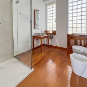 Rijeka, Kantrida, stan i garsonijera u kući na samoj morskoj obali, vlastiti izlaz na more