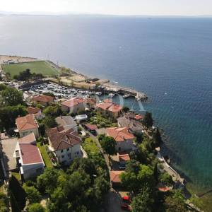 Rijeka, Kantrida, stan i garsonijera u kući na samoj morskoj obali, vlastiti izlaz na more