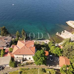 Rijeka, Kantrida, stan i garsonijera u kući na samoj morskoj obali, vlastiti izlaz na more