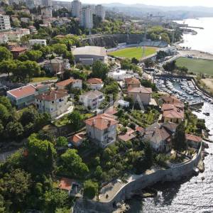 Rijeka, Kantrida, stan i garsonijera u kući na samoj morskoj obali, vlastiti izlaz na more