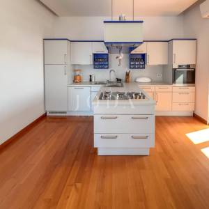 Rijeka, Kantrida, stan i garsonijera u kući na samoj morskoj obali, vlastiti izlaz na more