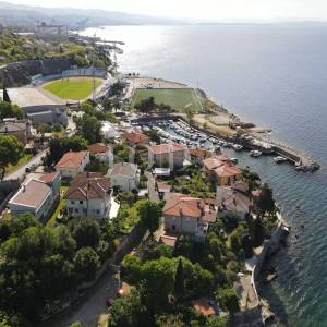 Rijeka, Kantrida, stan i garsonijera u kući na samoj morskoj obali, vlastiti izlaz na more