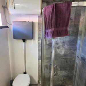 Rijeka širi centar – 2 spavaće, parking u dvorištu, vrt i kućica, idealno za život ili najam,