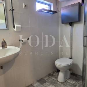 Rijeka širi centar – 2 spavaće, parking u dvorištu, vrt i kućica, idealno za život ili najam,