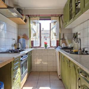 Rijeka širi centar – 2 spavaće, parking u dvorištu, vrt i kućica, idealno za život ili najam,