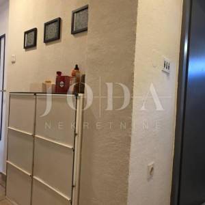 Rijeka širi centar – 2 spavaće, parking u dvorištu, vrt i kućica, idealno za život ili najam,