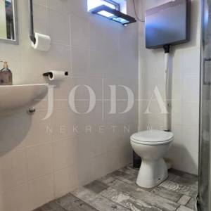 Rijeka širi centar – 2 spavaće, parking u dvorištu, vrt i kućica, idealno za život ili najam,