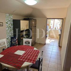 Rijeka širi centar – 2 spavaće, parking u dvorištu, vrt i kućica, idealno za život ili najam,