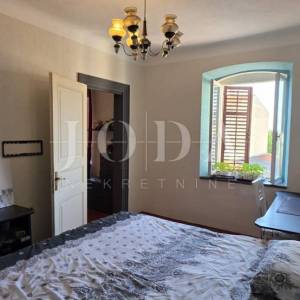 Rijeka širi centar – 2 spavaće, parking u dvorištu, vrt i kućica, idealno za život ili najam,