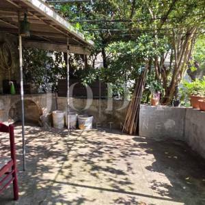 Rijeka širi centar – 2 spavaće, parking u dvorištu, vrt i kućica, idealno za život ili najam,