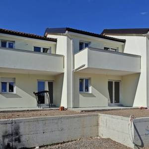 RIJEKA, ŠKURINJE - Krajnja kuća u nizu s tri sobe